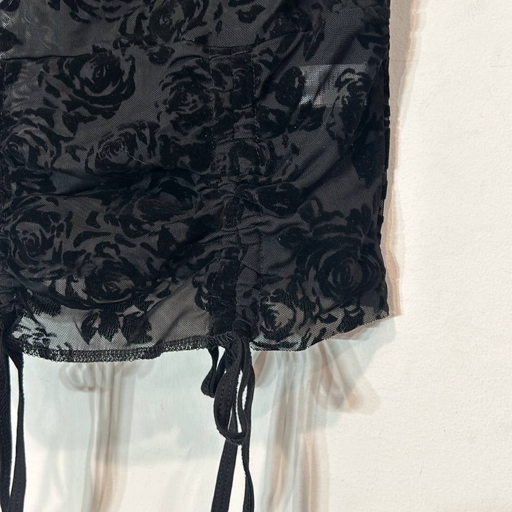 Brand new current mood mesh tender love black short sleeve crop top velvet rose - Picture 4 of 6